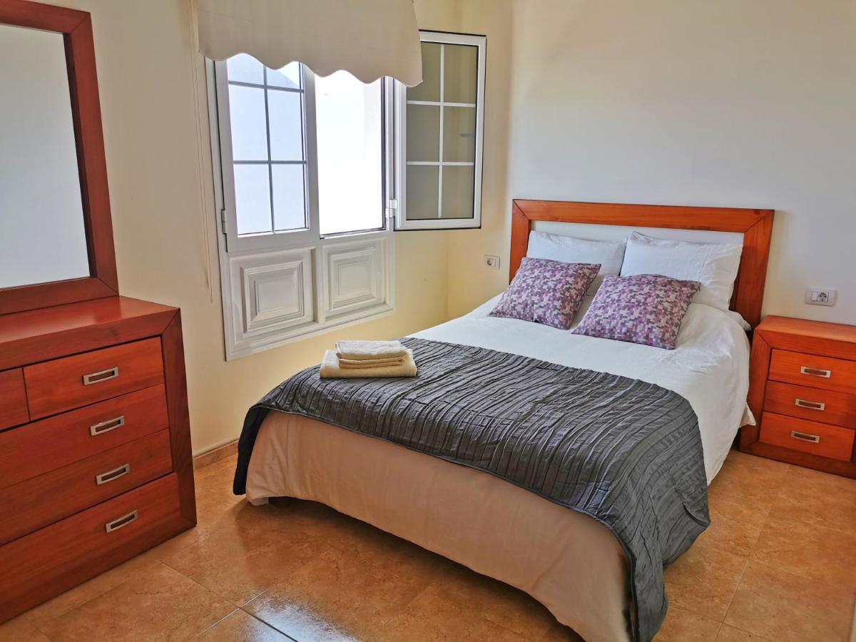 Apartamentos Brito Orzola Luaran gambar